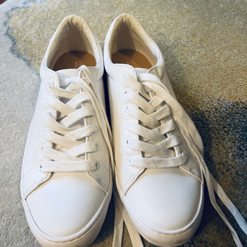 Banana republic white leather athletic shoes
